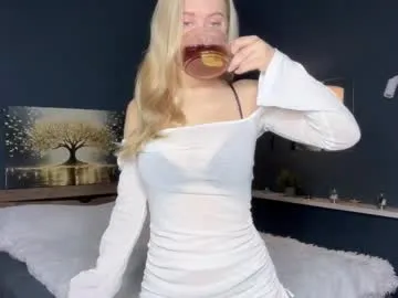 Freechat skyeveil on Chaturbate