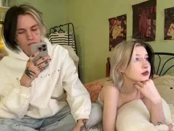 Freechat veryraretwins on Chaturbate