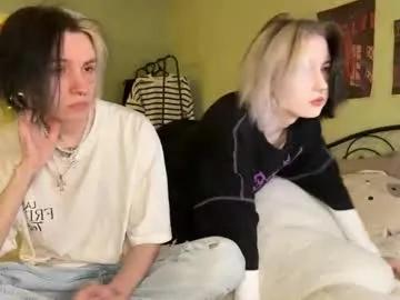 Freechat veryraretwins on Chaturbate