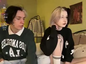 Freechat veryraretwins on Chaturbate