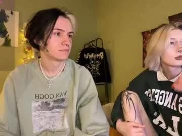 Freechat veryraretwins on Chaturbate