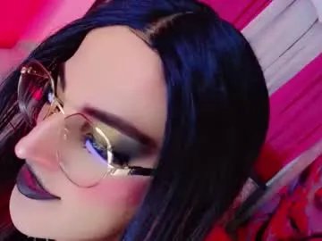 Freechat yarethrousss on Chaturbate