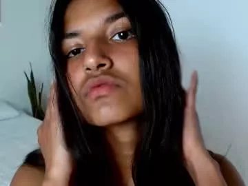 Freechat yuliethpetite on Chaturbate