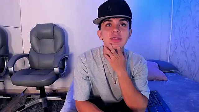 Freechat _TaylorBlack on StripChat