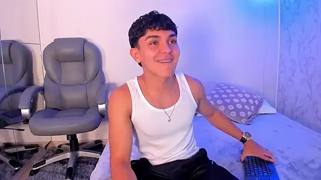 Freechat _TaylorBlack on StripChat