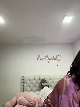 Freechat alee_lenoxx on StripChat