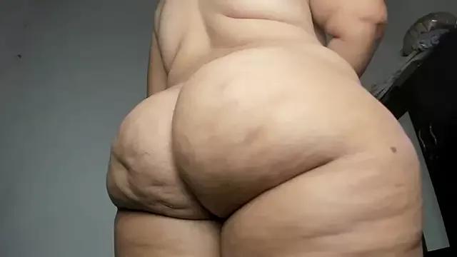 alexandra_mommy on StripChat