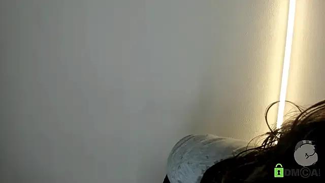 Freechat Alina_Mills on StripChat