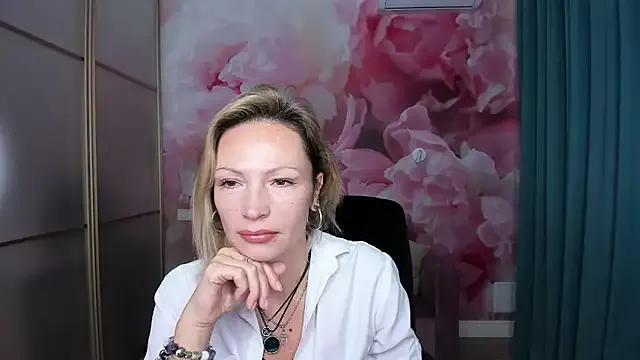 Freechat AlinaMoor on StripChat