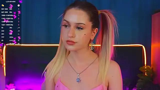 Freechat AlinaWalters on StripChat