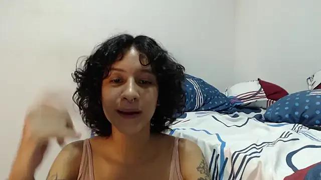 AlinaWoolf_ on StripChat
