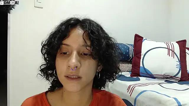 AlinaWoolf_ on StripChat