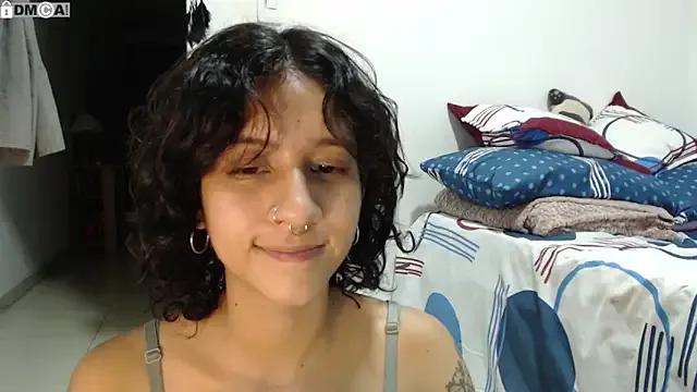 AlinaWoolf_ on StripChat