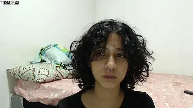 AlinaWoolf_ on StripChat