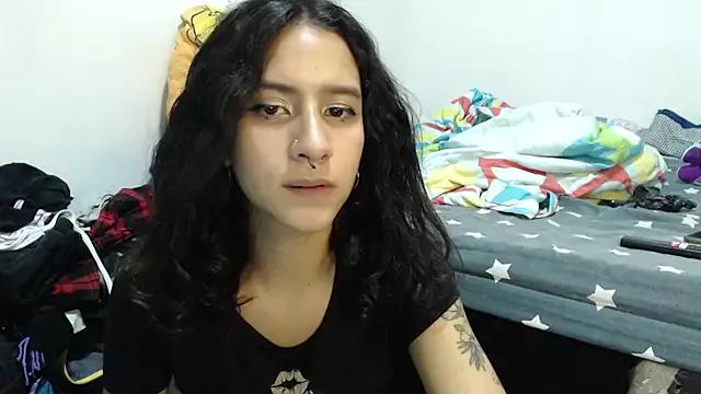 AlinaWoolf_ on StripChat