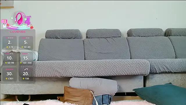 alisaping on StripChat