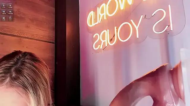 Freechat alyamonroe on StripChat