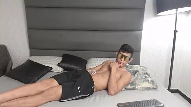 Freechat andrew_rose_ on StripChat