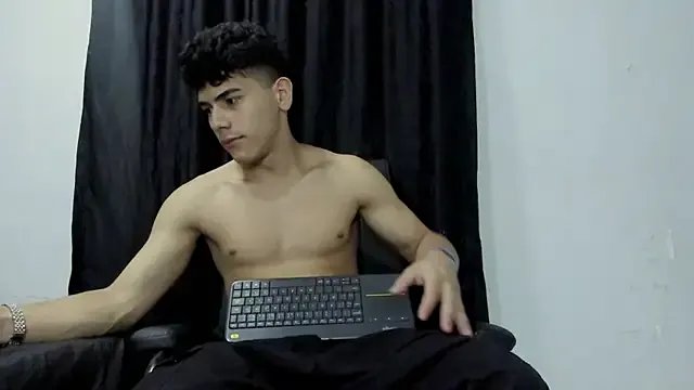 Freechat andrew_rose_ on StripChat