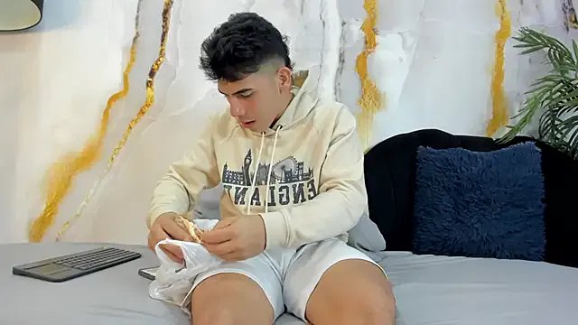 Freechat andrew_rose_ on StripChat