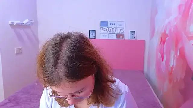 Avatar of AngelinaLow