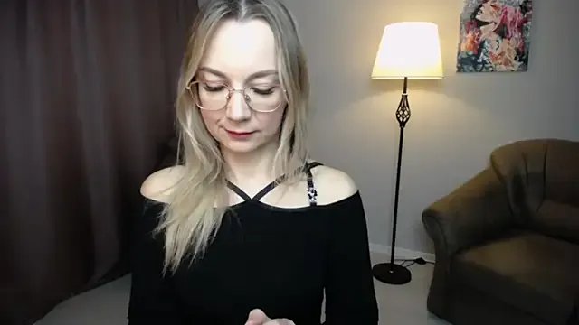 Freechat Ava_Elior on StripChat