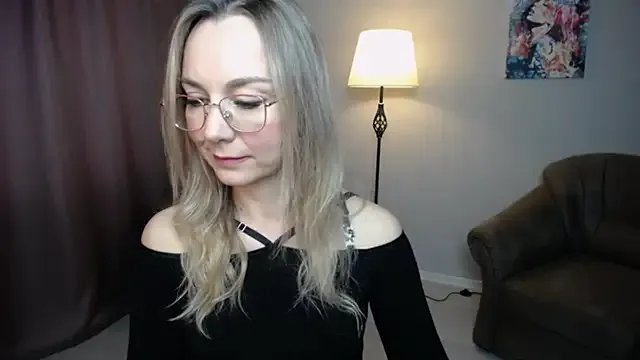 Freechat Ava_Elior on StripChat