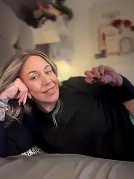 blondebitch2 — Domi head inside pussy