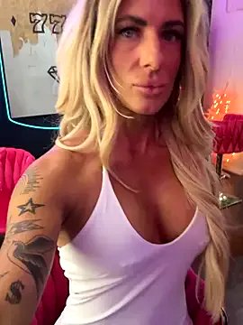 Freechat blondiluvsanal on StripChat