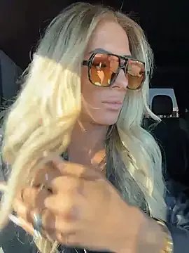 Freechat blondiluvsanal on StripChat