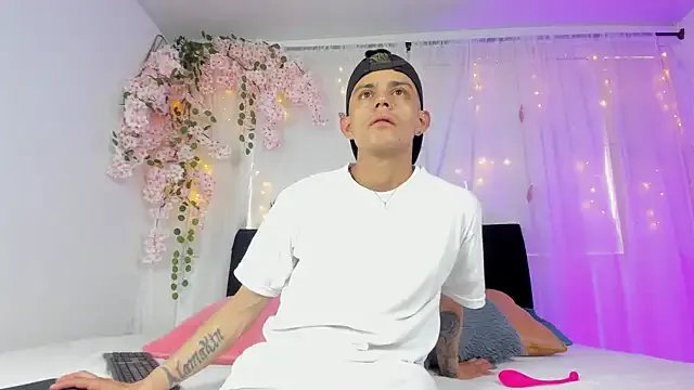 Bonny_and_carrot on StripChat