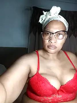 BustyThickyAss on StripChat