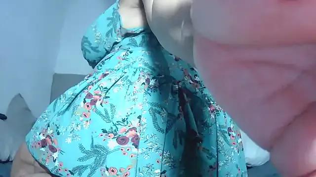 BustyThickyAss on StripChat