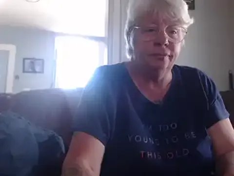 Freechat canadiancougar1965 on StripChat