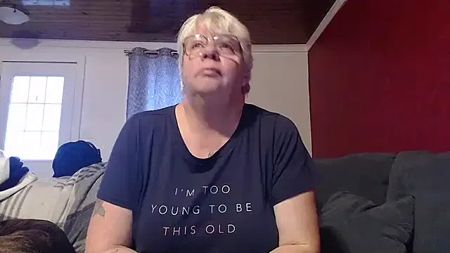 Freechat canadiancougar1965 on StripChat