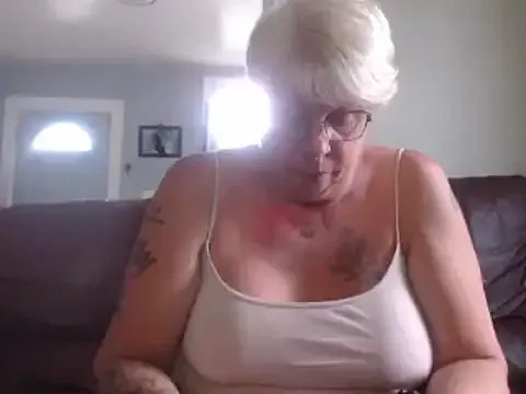 Freechat canadiancougar1965 on StripChat