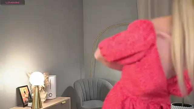 StripChat Carollina_ is Freechat Carollina_ — Play with my hair