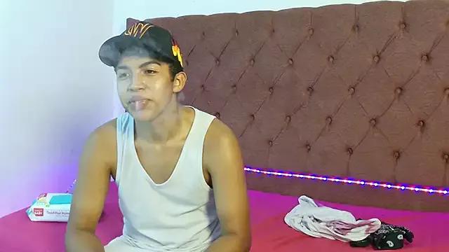 Freechat couple_hotfox on StripChat