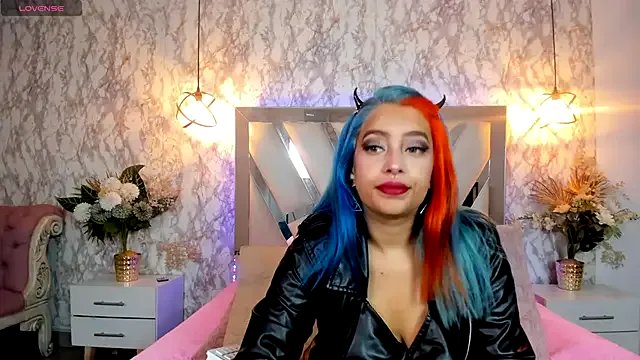 Freechat Cristall_ravven on StripChat