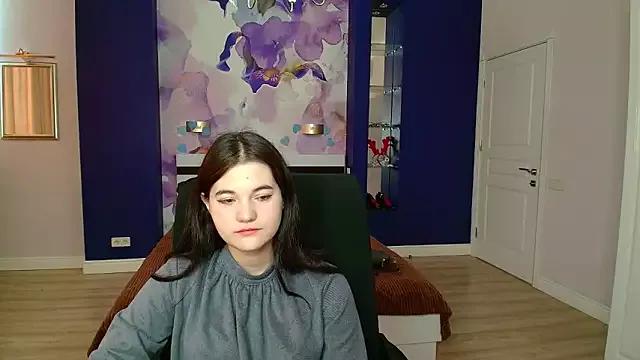 Freechat ElinaMils on StripChat