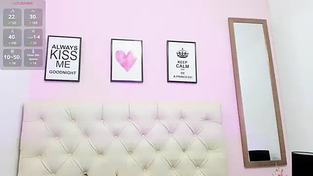 Freechat ElisabethMassey on StripChat