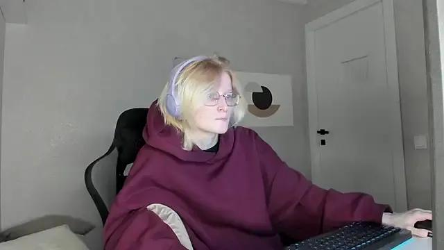 ElizabethHarpper — stand up and show the outfit