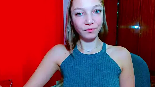 Freechat EmillyPlay on StripChat