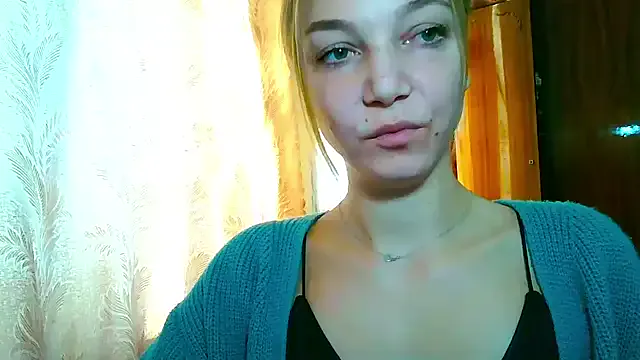 Freechat EmillyPlay on StripChat