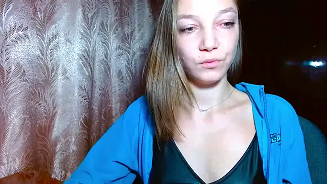 Freechat EmillyPlay on StripChat