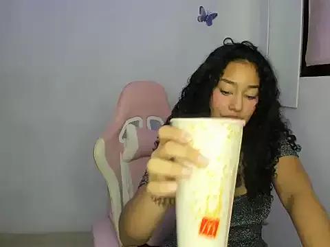 Freechat emily_stars1 on StripChat