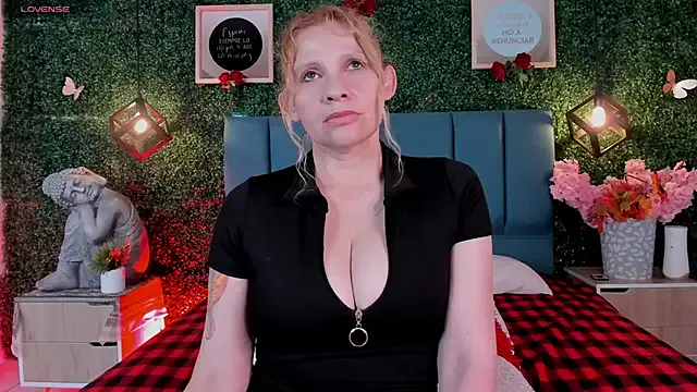 Freechat Evangelyne_rose on StripChat