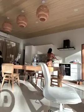 Helena_Karel — TOPLESS + Branlette esp 