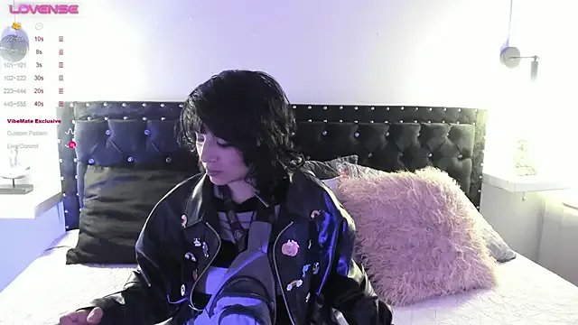 Freechat hey_noraly on StripChat