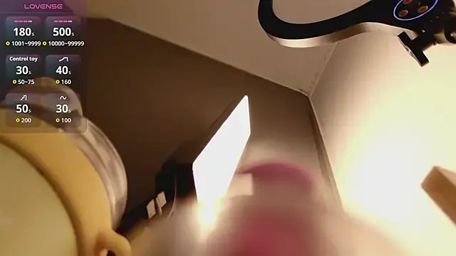 Freechat Honey-wanning on StripChat